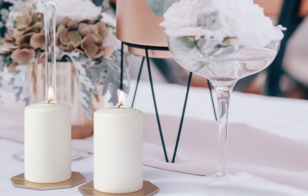 Svíčky na svatební stůl